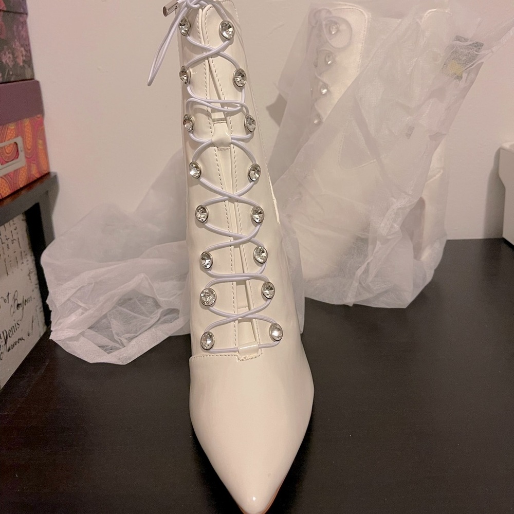 White boots - Picture 2 of 5